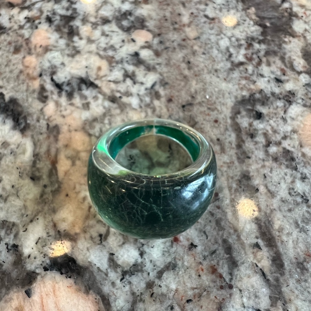 Green Statement Ring - Picture 2 of 2